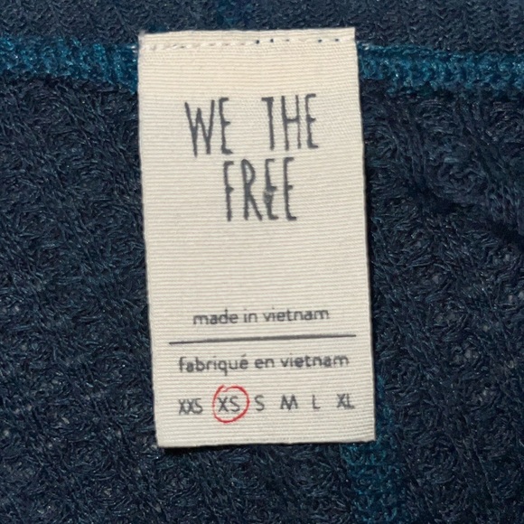 Dark blue free people flowy long sleeve. - Picture 3 of 3